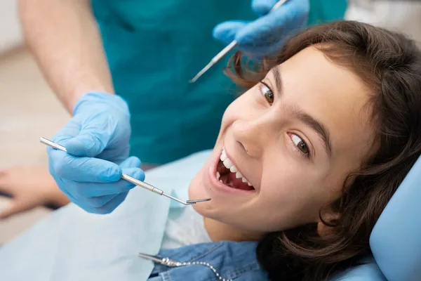 Caries chez l’enfant : les dents de lait aussi doivent être protégées !